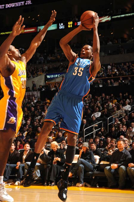 官方：22岁墨西哥中场纳赫拉租借加盟马竞，将先效力于B队（官宣：马竞租借签下22岁墨西哥中场纳赫拉，先随B队效力）