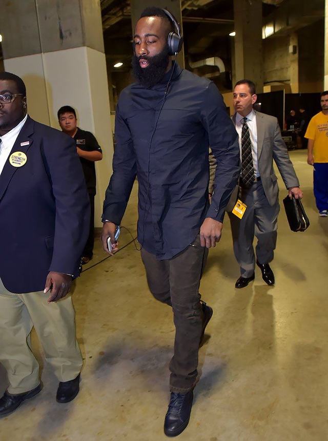 广东94-80大胜广州！球员评分：3人满分，3人良好，2人拉胯（广东94-80击败广州！球员评分：3人满分、3人发挥出色、2人表现不佳）