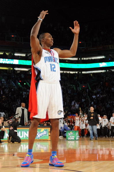 领取巴萨队史最受喜爱球员奖，梅西：巴塞罗那是我的家（梅西当选巴萨史上最受喜爱球员：巴塞罗那永远是我家）