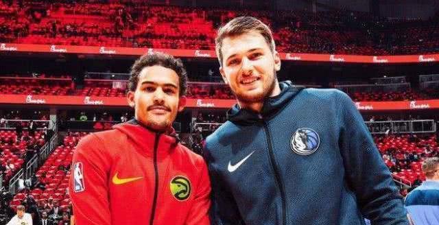 🎮DK 1-0 T1：双C灌满伤害全局大优，DK首局先下一城（🎮DK 1-0 T1：双核输出拉满掌控全图，先拔头筹赢下首局）